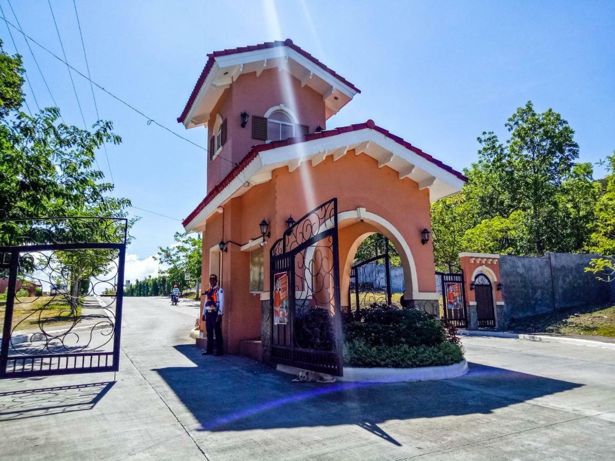 Hillview Apt W/ Pool Access - Free Wifi Città di Tagbilaran Esterno foto