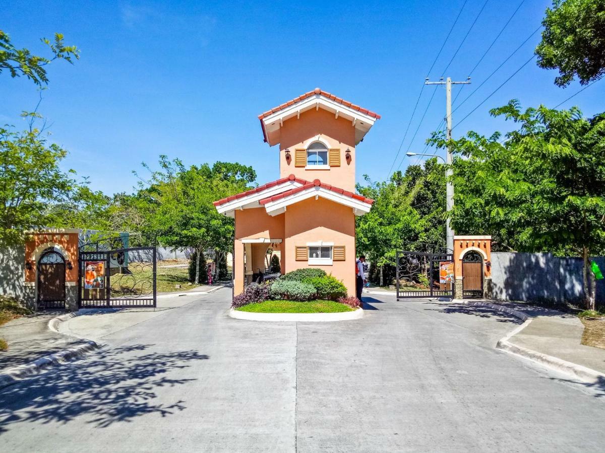 Hillview Apt W/ Pool Access - Free Wifi Città di Tagbilaran Esterno foto